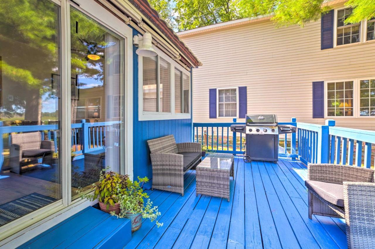 East Tawas Lakefront Getaway With Kayaks And Deck Exterior photo